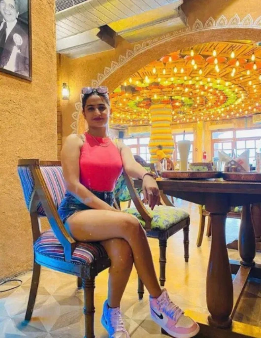 VIP Call Girl in Rajajinagar Bangalore — Aisha | Book Now, Pay on Arrival — Girlfriend Experience, Bangalore